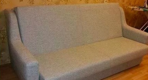 Перетяжка дивана. Большевик